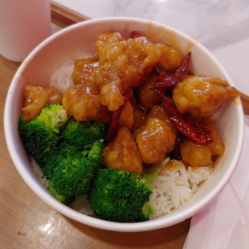 (Not at all) Spicy chicken rice bowl covered in super sweet sauce